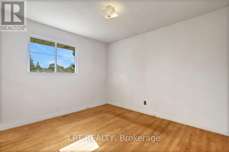 28994142/151-oakridge-boulevard/meadowlandscrestview/ottawa/ontario/K2G2V3_25