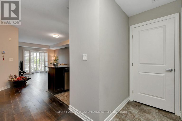 28983665/114-120-prestige-circle/chatelaine-village/ottawa/ontario/K4A1B4_4