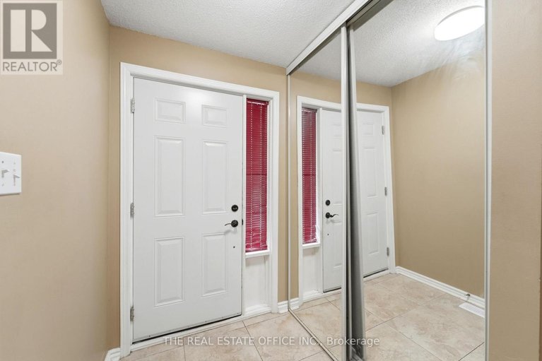 29676619/106-corsica-private/riverview-park/ottawa/ontario/K1G5Y1_2