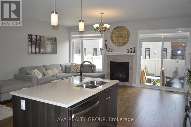 28866998/542-triangle-street/emerald-meadowstrailwest/ottawa/ontario/K2M0M5_3