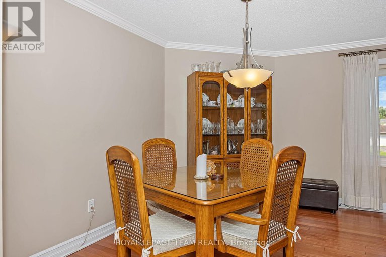 28708975/202-2-warner-street/village-of-russell/russell/ontario/K4R0B4_17
