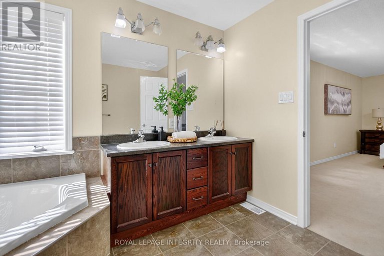 28953094/347-tucana-way/stonebridge/ottawa/ontario/K2J0Z8_28