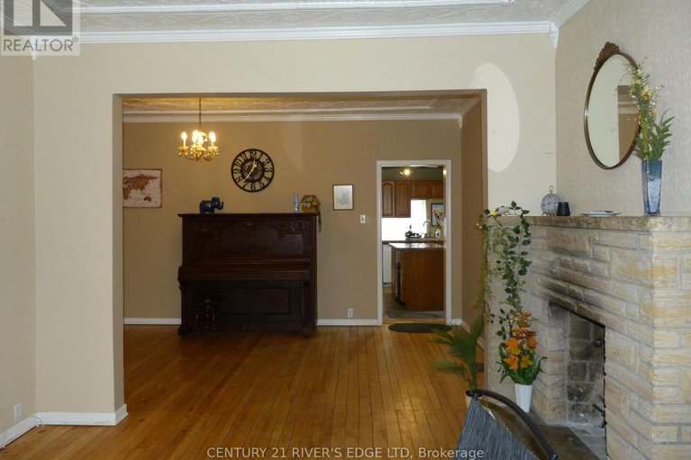 29471578/453-may-street/winchester/north-dundas/ontario/K0C2K0_21