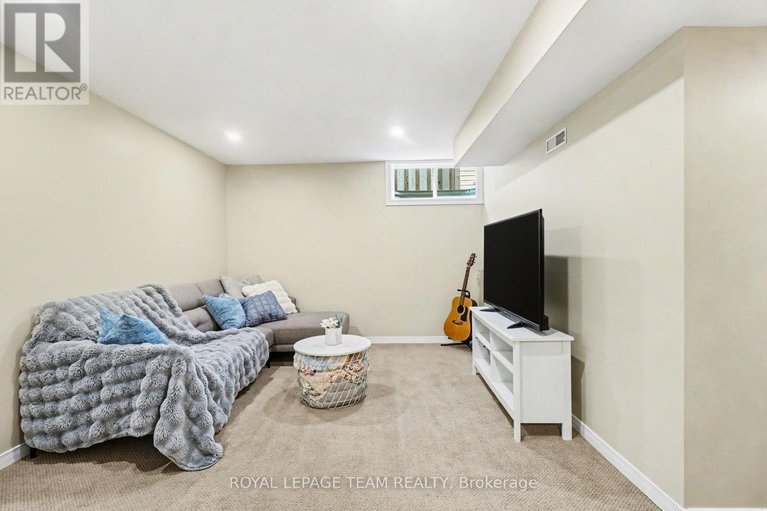 29555380/689-vermillion-drive/riverside-southgloucester-glen/ottawa/ontario/K1V1W2_27