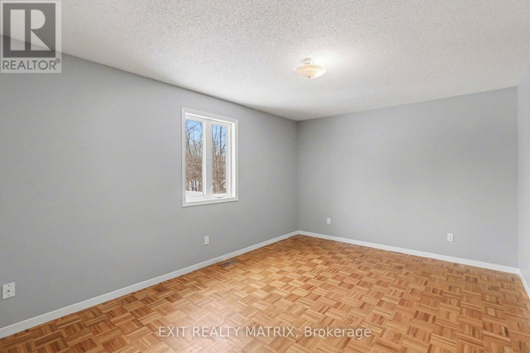 29360296/8329-rodney-farm-drive/osgoode-twp-north-of-reg-rd-6/ottawa/ontario/K0A2P0_36