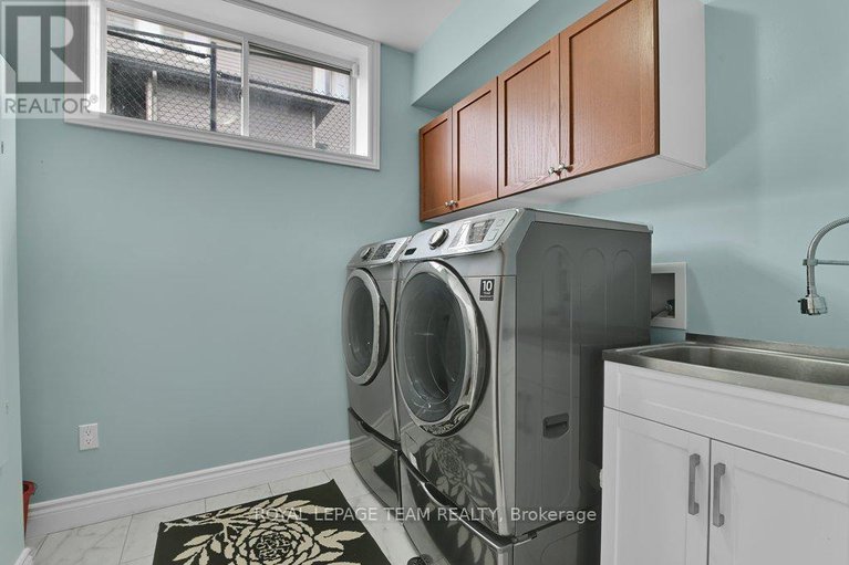 28330795/130-winterhaven-drive/mer-bleuebradley-estatesanderson-park/ottawa/ontario/K1W0H4_26