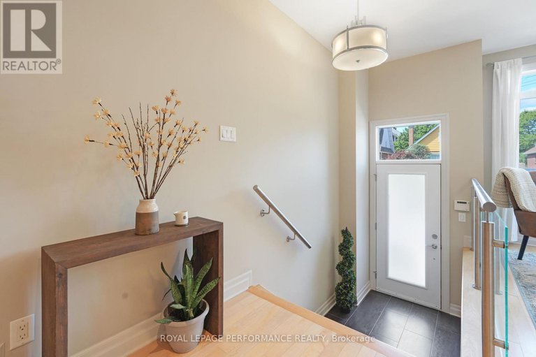 28636681/a-239-fairmont-avenue/civic-hospital/ottawa/ontario/K1Y1X8_3