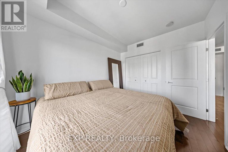28749894/2505-242-rideau-street/sandy-hill/ottawa/ontario/K1N0B7_17