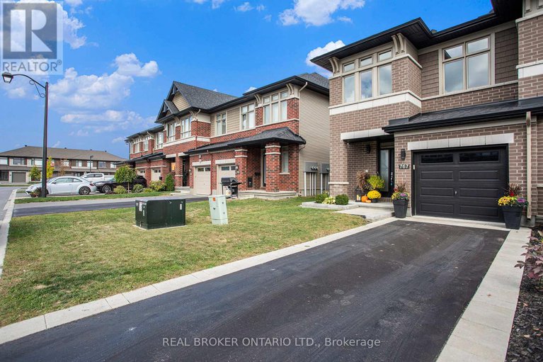 28928628/767-cairn-crescent/mer-bleuebradley-estatesanderson-park/ottawa/ontario/K1W0P4_4