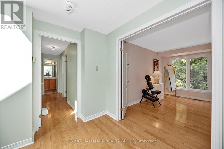28845636/1725-autumn-ridge-drive/chapel-hill/ottawa/ontario/K1C6Z1_30