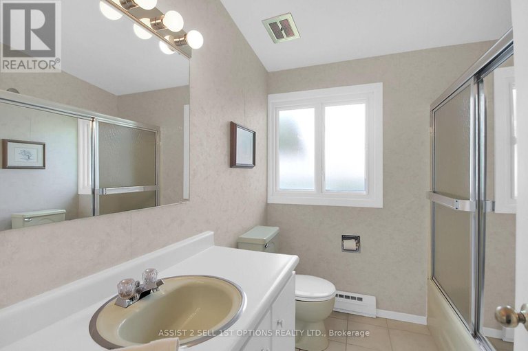 28421718/64-sullivan-avenue/meadowlandscrestview/ottawa/ontario/K2G1V2_20