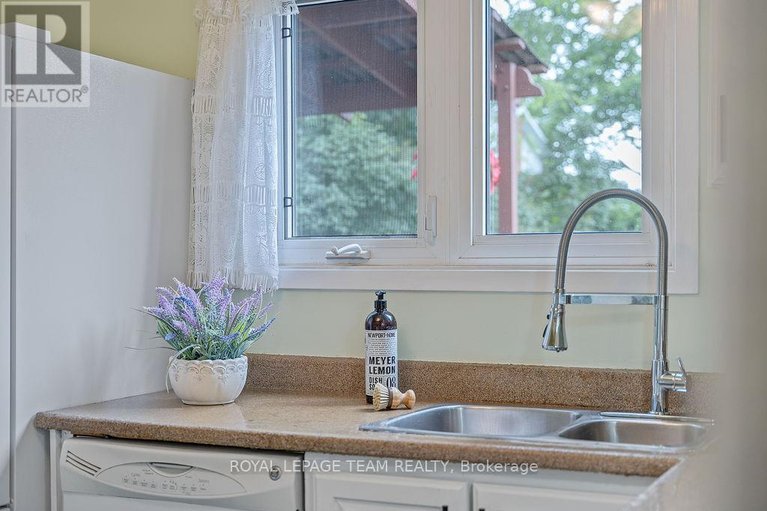 29581119/123-abbeyhill-drive/glencairnhazeldean/ottawa/ontario/K2L1H4_16