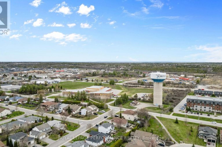 29486299/597-robert-hill-street/almonte/mississippi-mills/ontario/K0A1A0_34