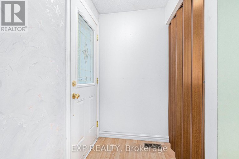 28500689/75-chesterton-drive/borden-farmstewart-farmcarleton-heightsparkwood-hills/ottawa/ontario/K2E5T5_2