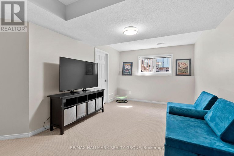 28963281/379-rolling-meadow-crescent/mer-bleuebradley-estatesanderson-park/ottawa/ontario/K1W0A9_27