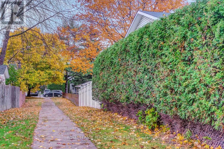 29066591/741-eastvale-drive/beacon-hill-north/ottawa/ontario/K1J6Z8_46