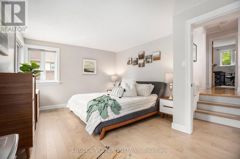 28490316/430-duvernay-drive/queenswood-heights-south/ottawa/ontario/K1E2N8_11