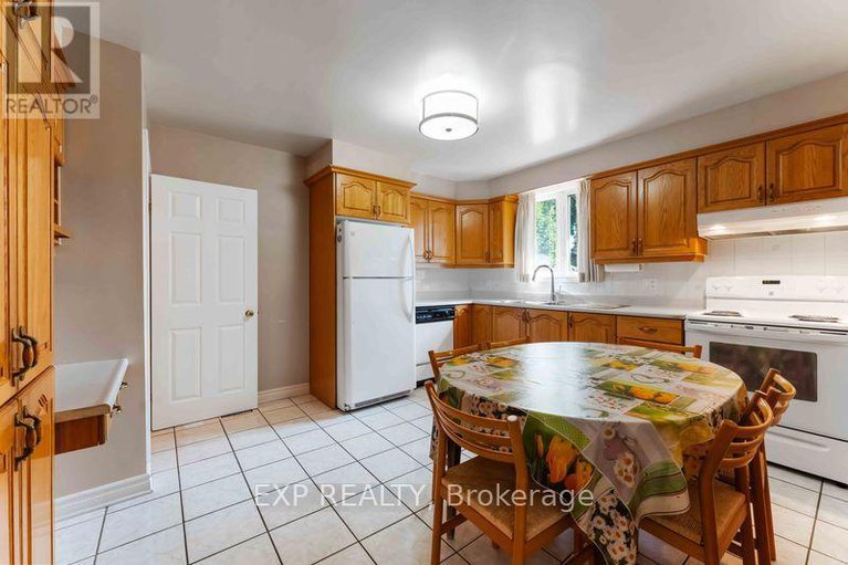 28608756/6-lyall-street/city-viewskylinefisher-heightsparkwood-hills/ottawa/ontario/K2E5G6_7