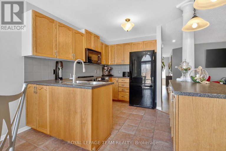 29421780/6302-sablewood-place/chapel-hill/ottawa/ontario/K1C7M6_14