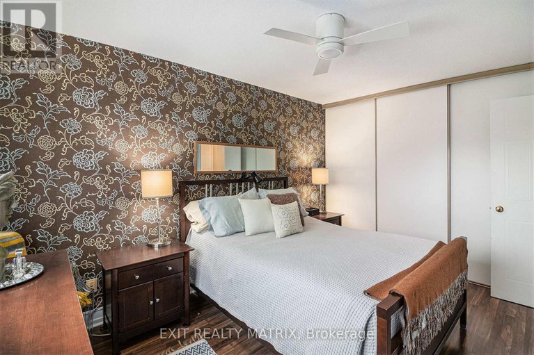 29247214/813-clearcrest-crescent/fallingbrookridgemount/ottawa/ontario/K4A3E8_20