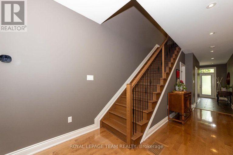 28836024/204-ancaster-avenue/woodroffe/ottawa/ontario/K2B5B3_11