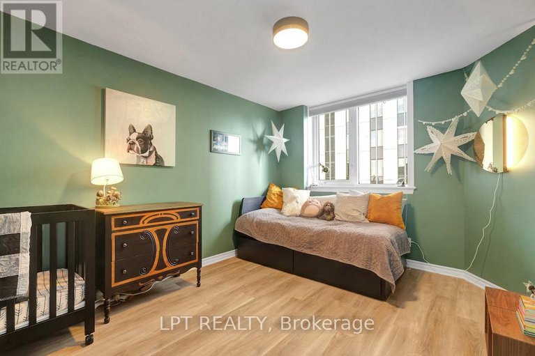 28725974/ph3-18-nepean-street/ottawa-centre/ottawa/ontario/K2P2L2_24