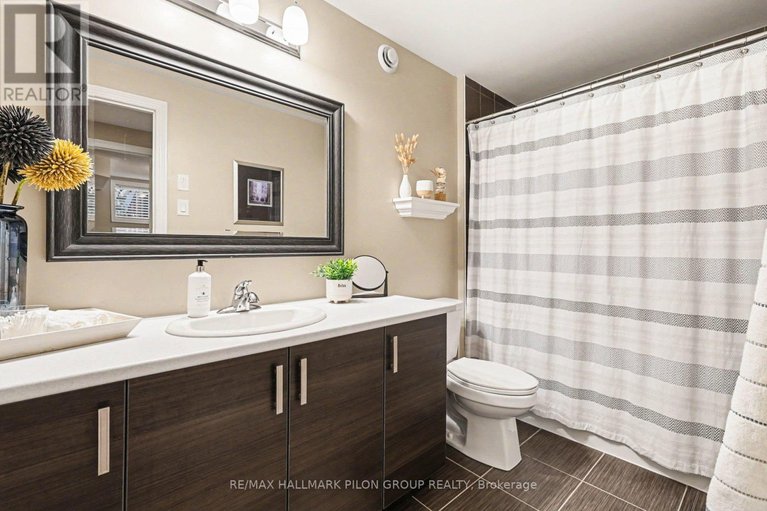 29645417/135-oxford-street-w/kemptville/north-grenville/ontario/K0G1J0_17