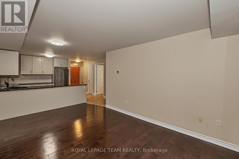 29030481/206-14-norice-street/meadowlandscrestview/ottawa/ontario/K2G2X4_9