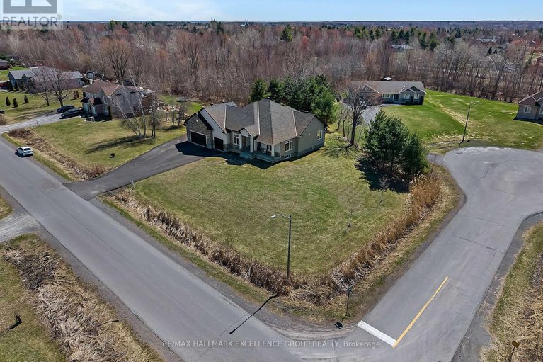 29663853/921-colette-street/clarencerockland-twp/clarence-rockland/ontario/K0A1E0_3