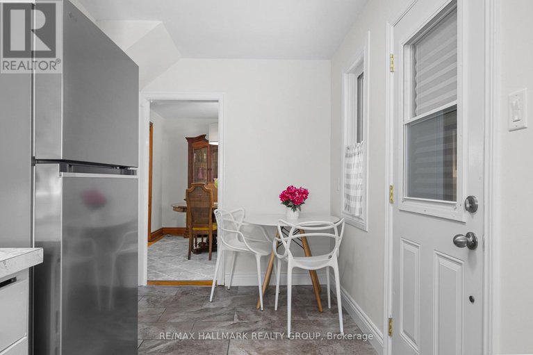 28882638/337-hinton-avenue-s/civic-hospital/ottawa/ontario/K1Y1A4_16