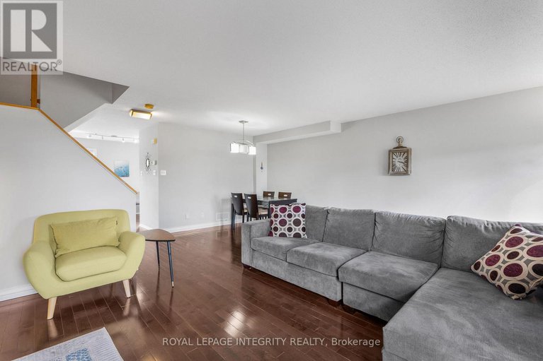 28812430/111-arcola-private/overbrookcastle-heights/ottawa/ontario/K1K4W9_14