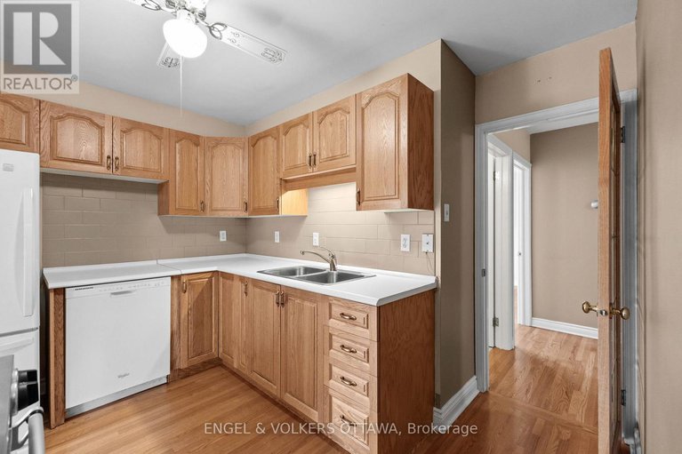 28797761/28-parker-avenue/meadowlandscrestview/ottawa/ontario/K2G3A7_18