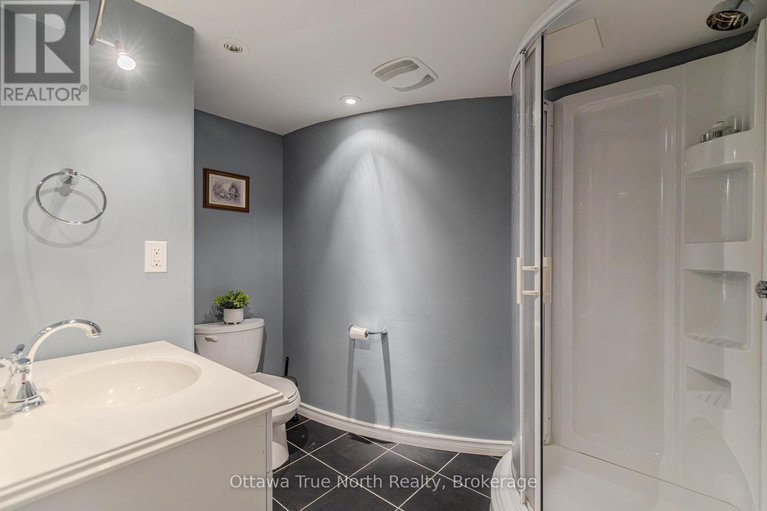 29043619/507-kochar-drive/mooneys-bay/ottawa/ontario/K2C4G9_33