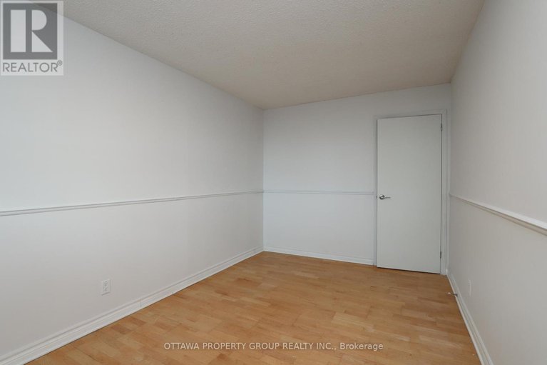 29126397/416-555-brittany-drive/viscount-alexander-park/ottawa/ontario/K1K4C5_19