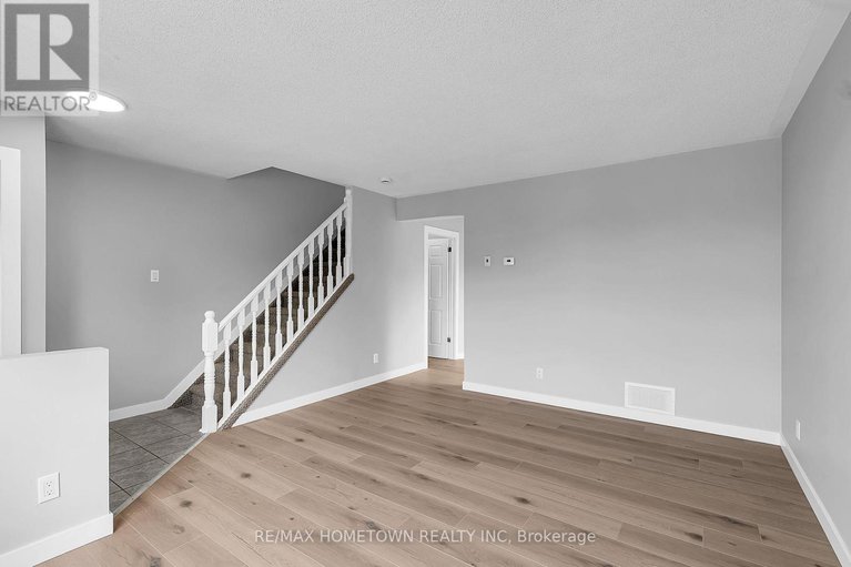 28791657/35-hustler-crescent/iroquois/south-dundas/ontario/K0E1K0_7