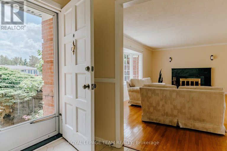 28527432/1231-fairway-drive/manotick-south-to-roger-stevens/ottawa/ontario/K4M1B3_23