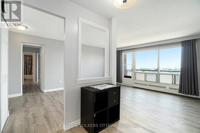28428926/817-20-chesterton-drive/borden-farmstewart-farmcarleton-heightsparkwood-hills/ottawa/ontario/K2E6Z7_10