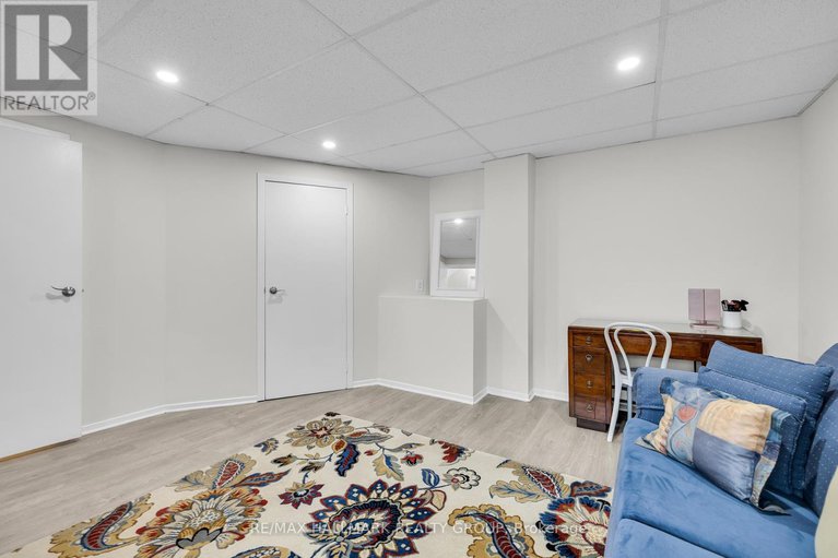 28720847/c-19-banner-road/sheahan-estatestrend-village/ottawa/ontario/K2H8T3_38