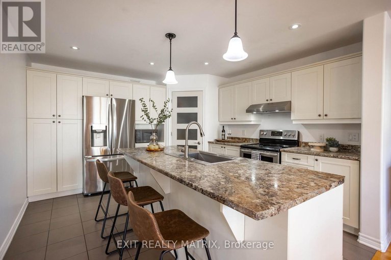 28492201/228-olde-towne-avenue/village-of-russell/russell/ontario/K4R0B3_13