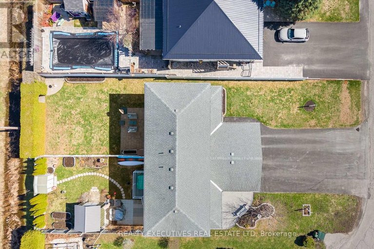 29633987/5520-bridlewood-court/iroquois/south-dundas/ontario/K0E1K0_33