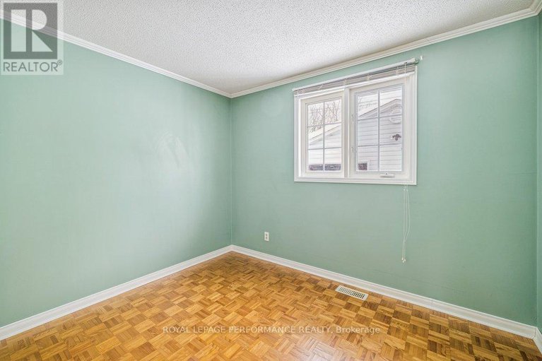 29377761/348-amiens-street/bilberry-creekqueenswood-heights/ottawa/ontario/K1E1N9_23