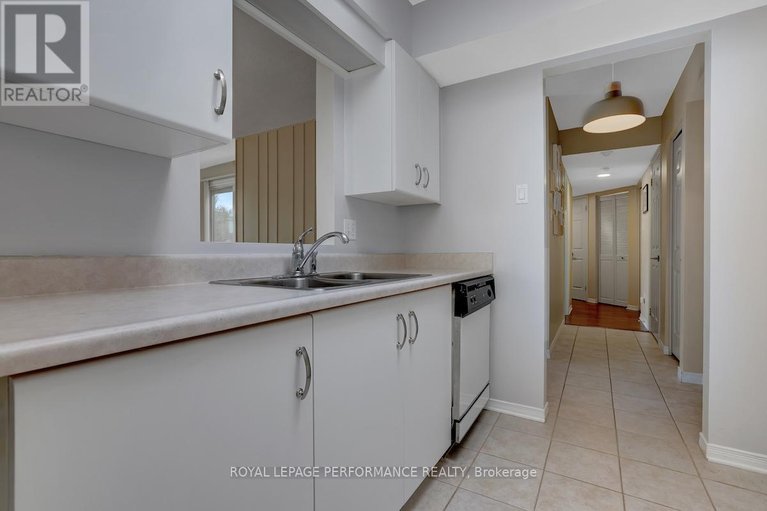 29680280/401d-1-columbus-avenue/overbrook/ottawa/ontario/K1K4L1_17
