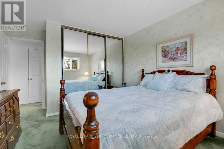 29450823/9-kilmory-crescent/borden-farmstewart-farmcarleton-heightsparkwood-hills/ottawa/ontario/K2E6M9_19