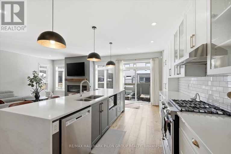 29397813/274-shinleaf-crescent/mer-bleuebradley-estatesanderson-park/ottawa/ontario/K1W0J2_5