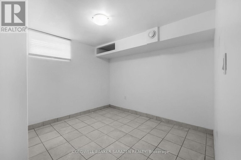 29554876/911-blair-road/cardinal-heights/ottawa/ontario/K1J7M8_26