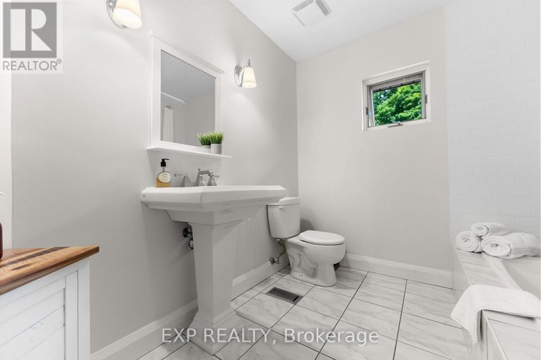 28739772/5759-queenscourt-crescent/manotick-east-to-manotick-station/ottawa/ontario/K4M1K3_43