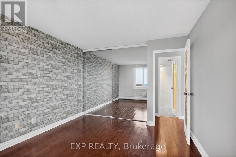 29618054/2009-1171-ambleside-drive/woodroffe/ottawa/ontario/K2B8E1_32