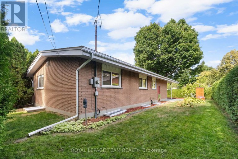 28862430/30-ellery-crescent/lynwood-village/ottawa/ontario/K2H6M6_37