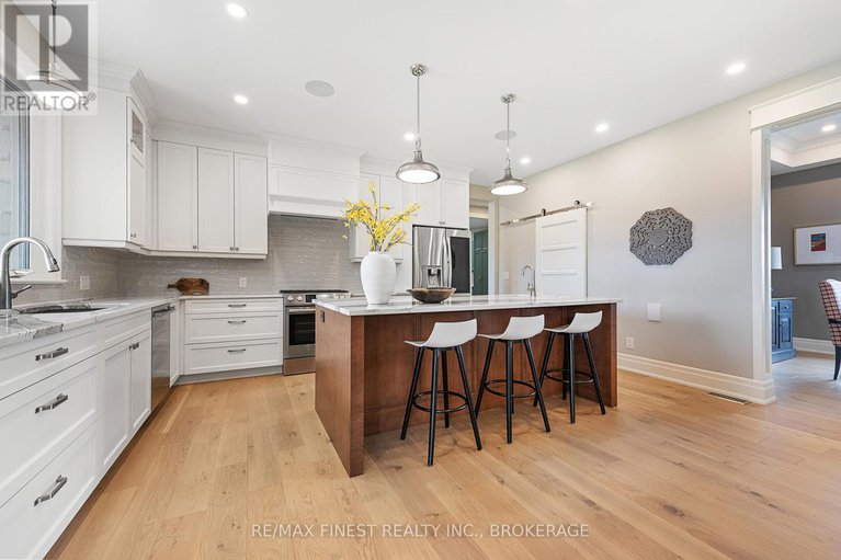 28393818/717-mcmanus-avenue/manotick-village-manotick-estates/ottawa/ontario/K4M0B2_10