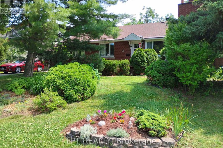 29429679/2302-lawn-avenue/woodroffe/ottawa/ontario/K2B7B4_13